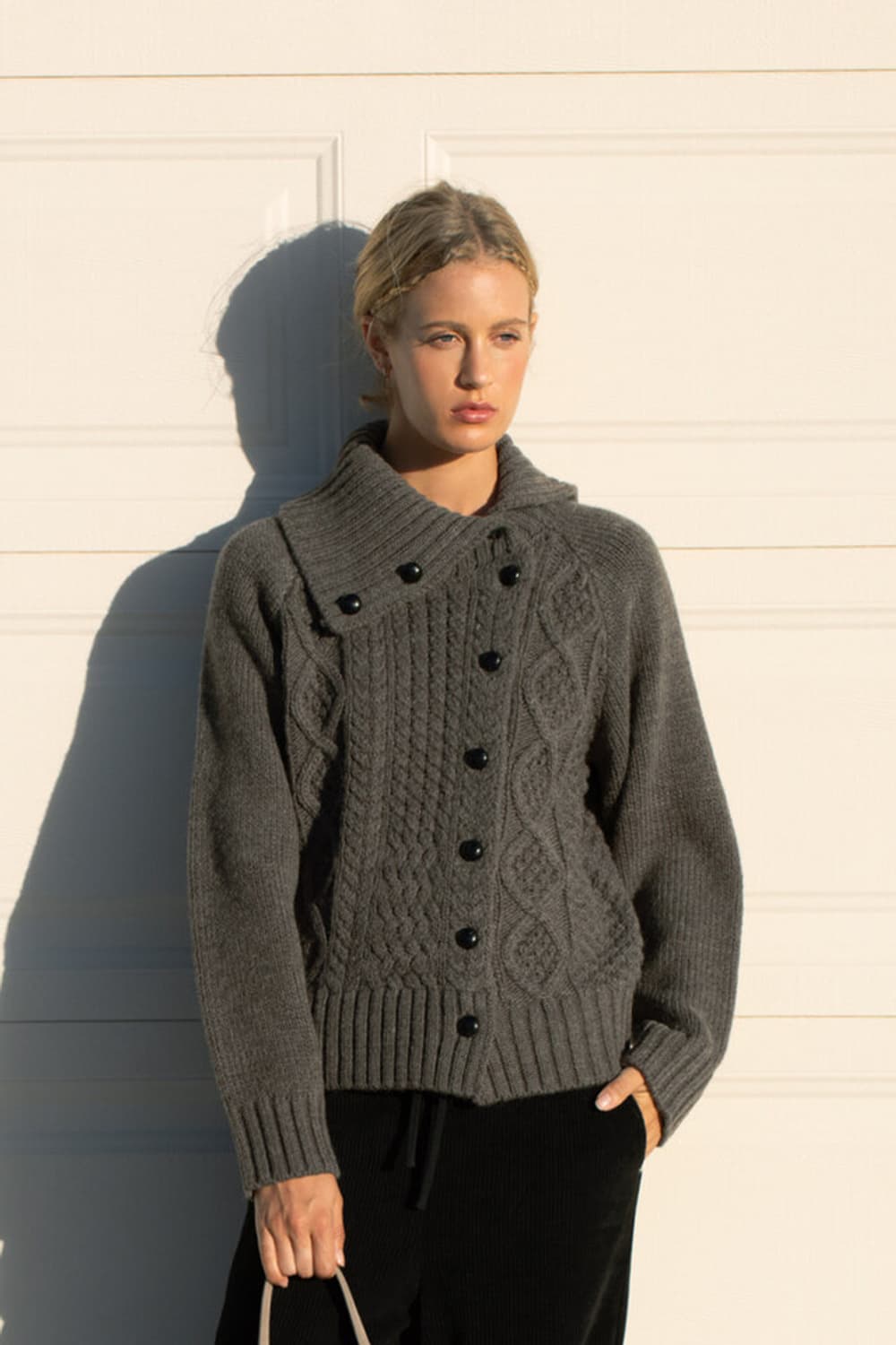 폴뉴아 터틀넥 래글런 니트(차콜) 상품이미지1