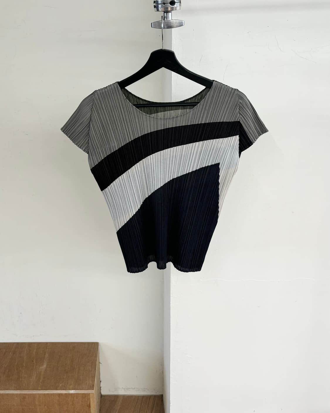 플리츠 플리즈 플리츠 배색 반팔 탑 상품이미지1