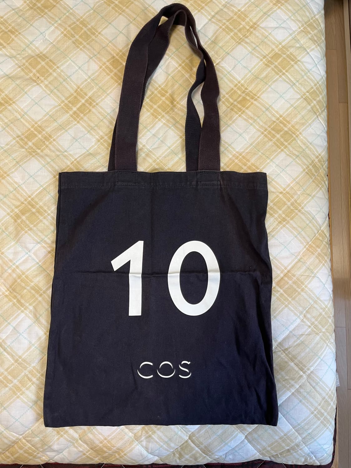 코스COS 10주년 에코백 네이비 상품이미지1