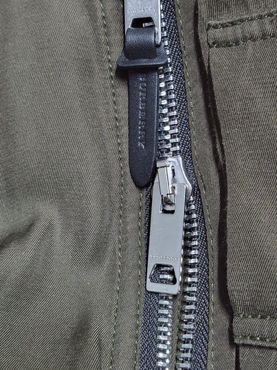 버버리 카키색 봄버 자켓 남성48  100 상품이미지3