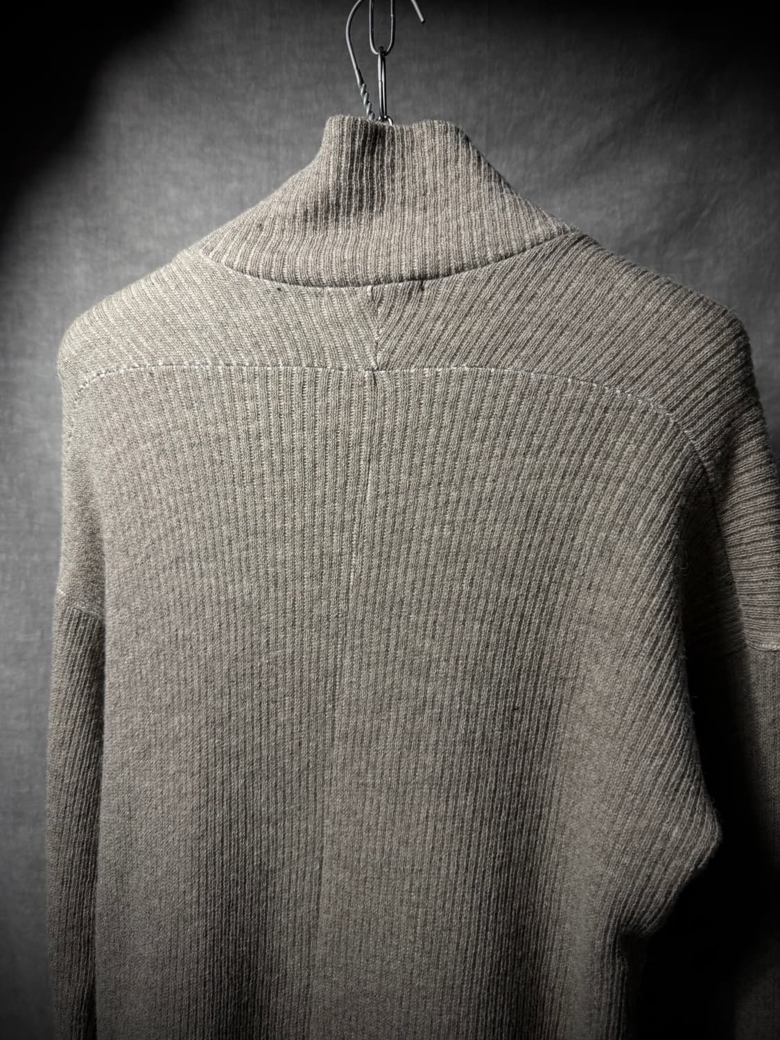 The Viridi-anne Asymmetric Botton Knit 상품이미지7