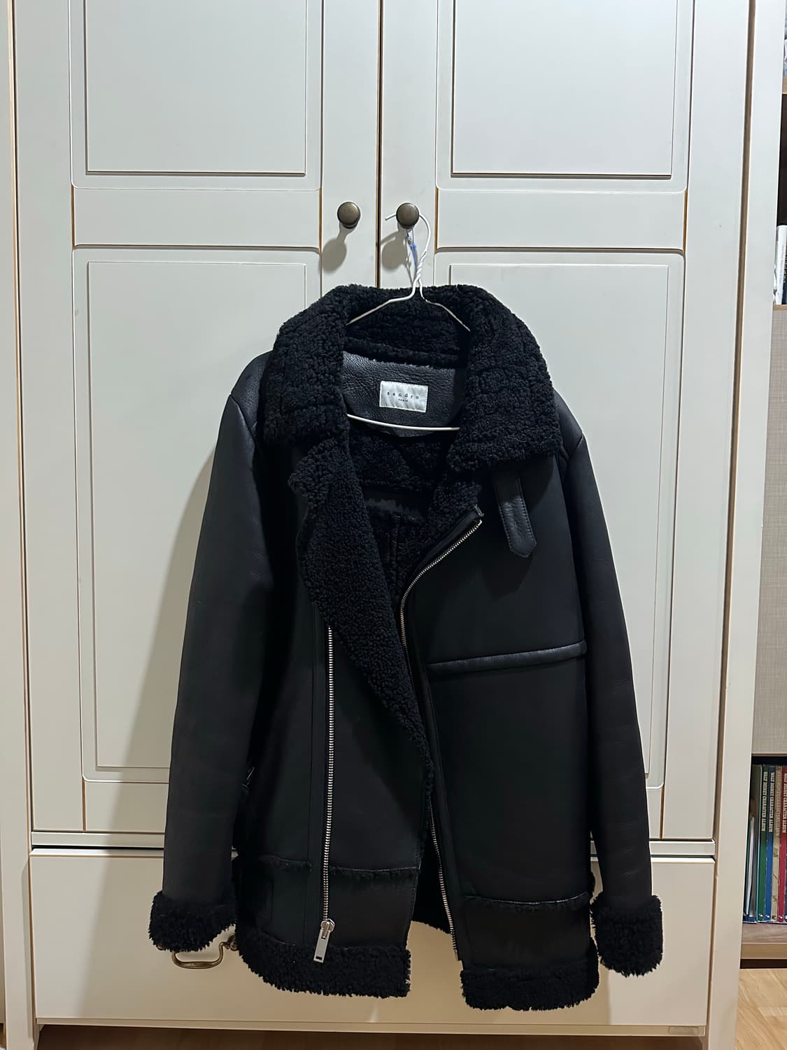 산드로 블랙 무스탕 양가죽 상품이미지3