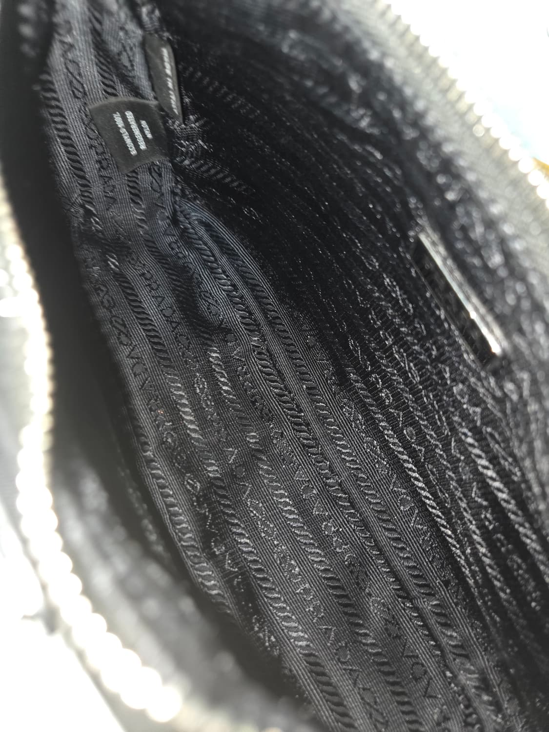 [새상품급, 24년식] 프라다 리에디션 테수토 은장 체인 호보백  상품이미지10