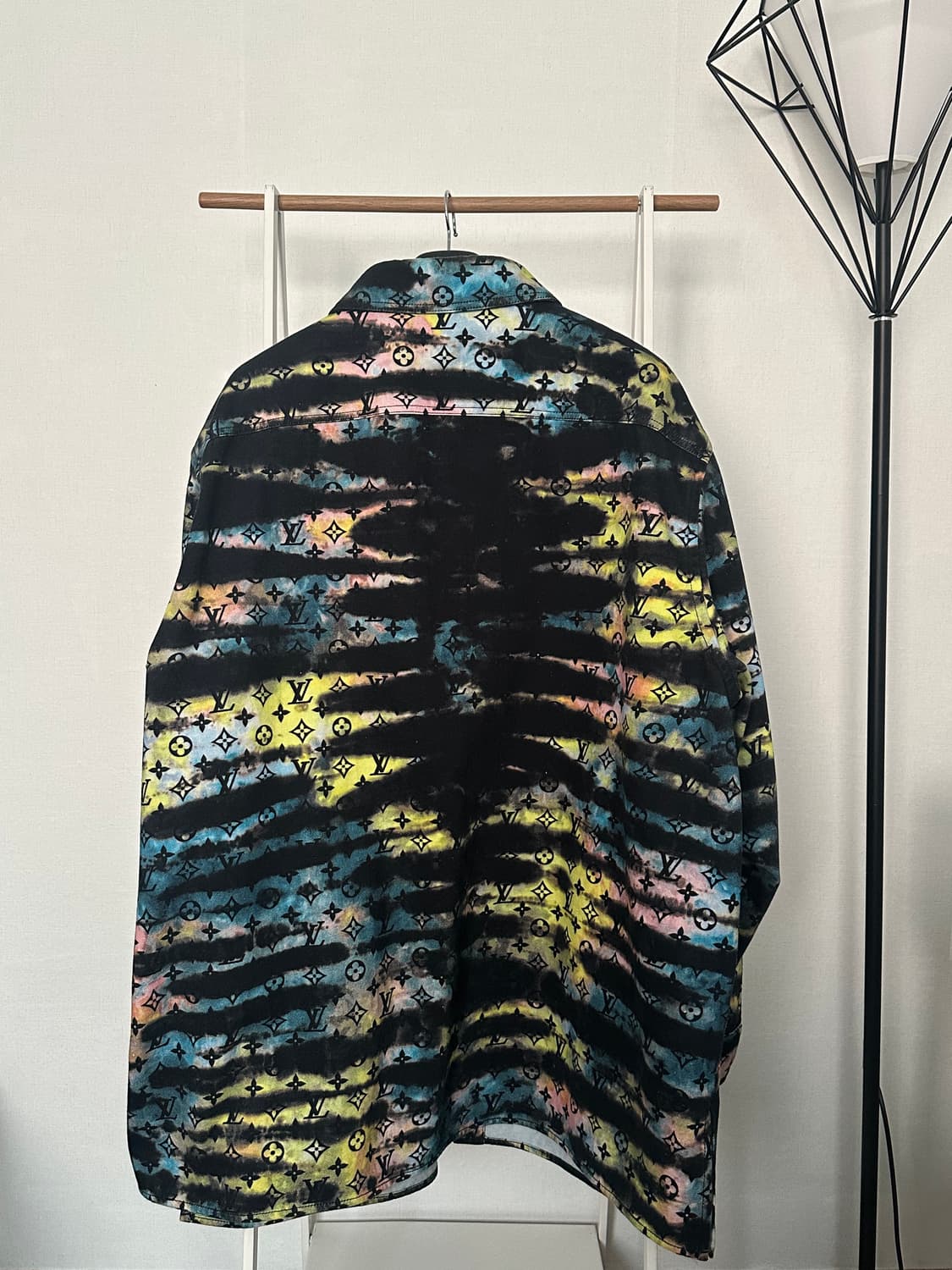 루이비통 타이 다이 모노그램 셔츠 5L 상품이미지3