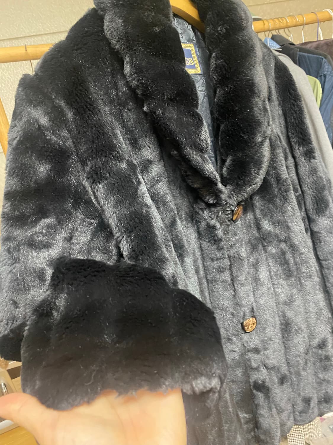 HARDY AMIES 블랙 퍼 코트 상품이미지3