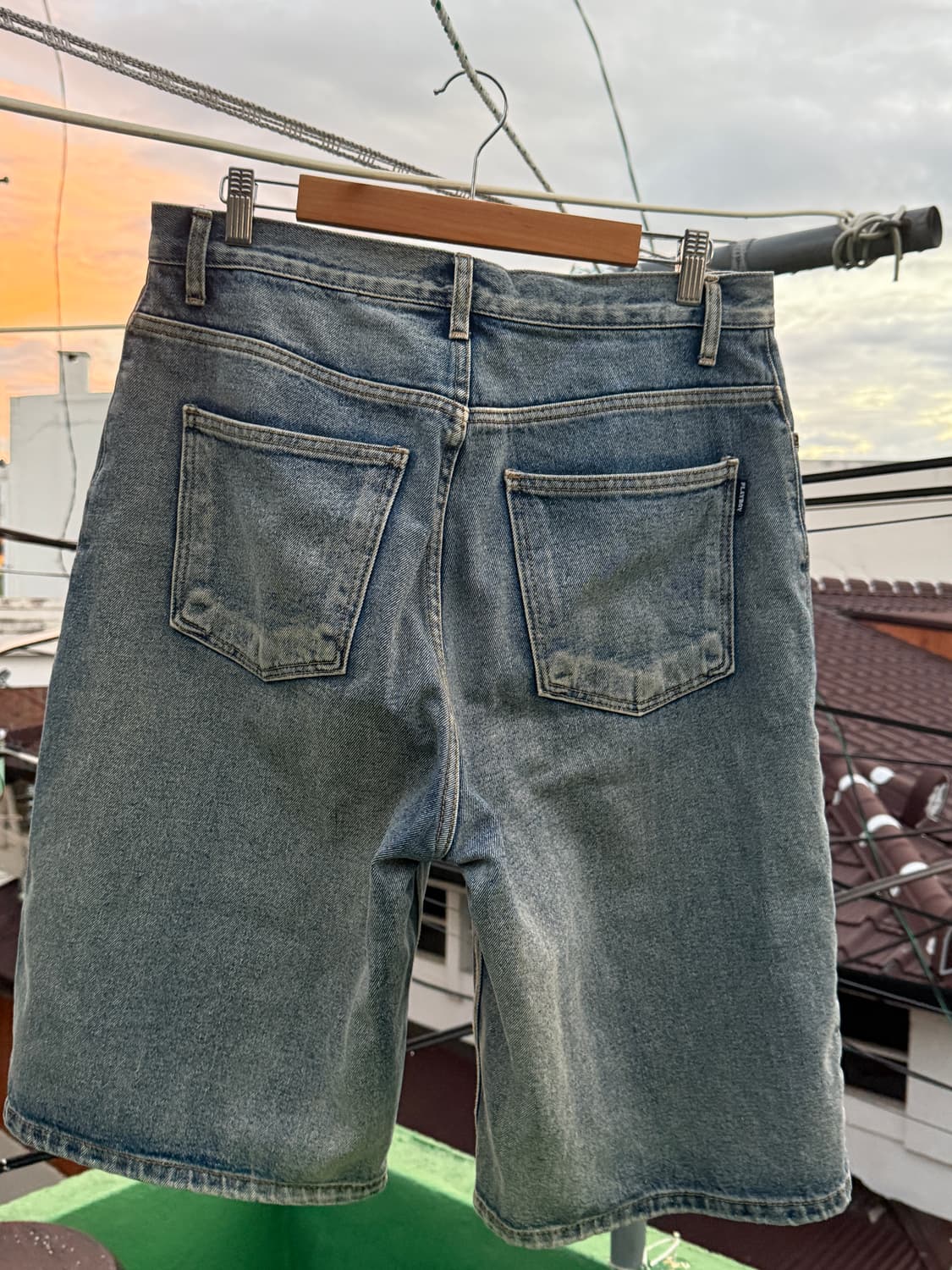 위캔더스 COVER DENIM SHORTS (DENIM) 상품이미지2