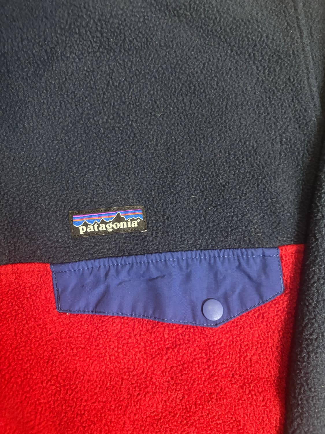 파타고니아 신칠라 네이비 레드 켄달제너 착용제품 M사이즈 판매합니다. 상품이미지7