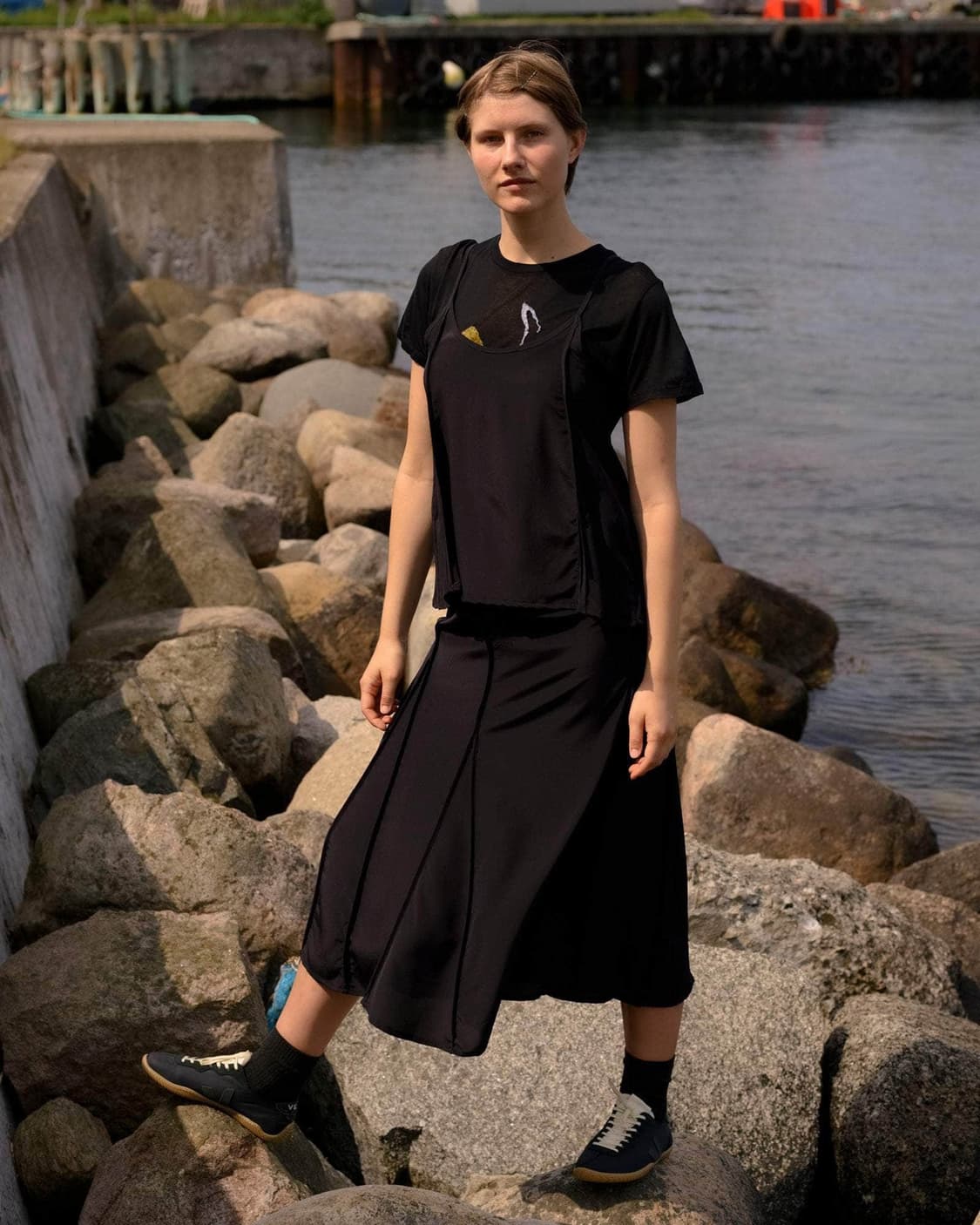 [XS,S,M]베이스레인지 Ade 실크 슬리브리스 탑/블랙 상품이미지6