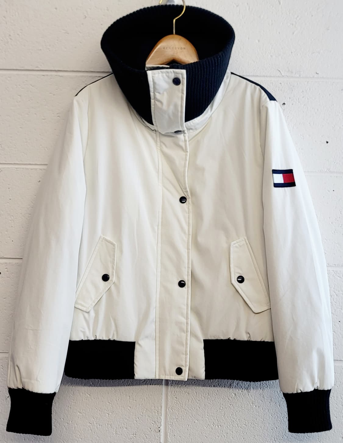 타미힐피거(여성용) 하이넥 숏패딩점퍼(자켓) 판매 상품이미지2