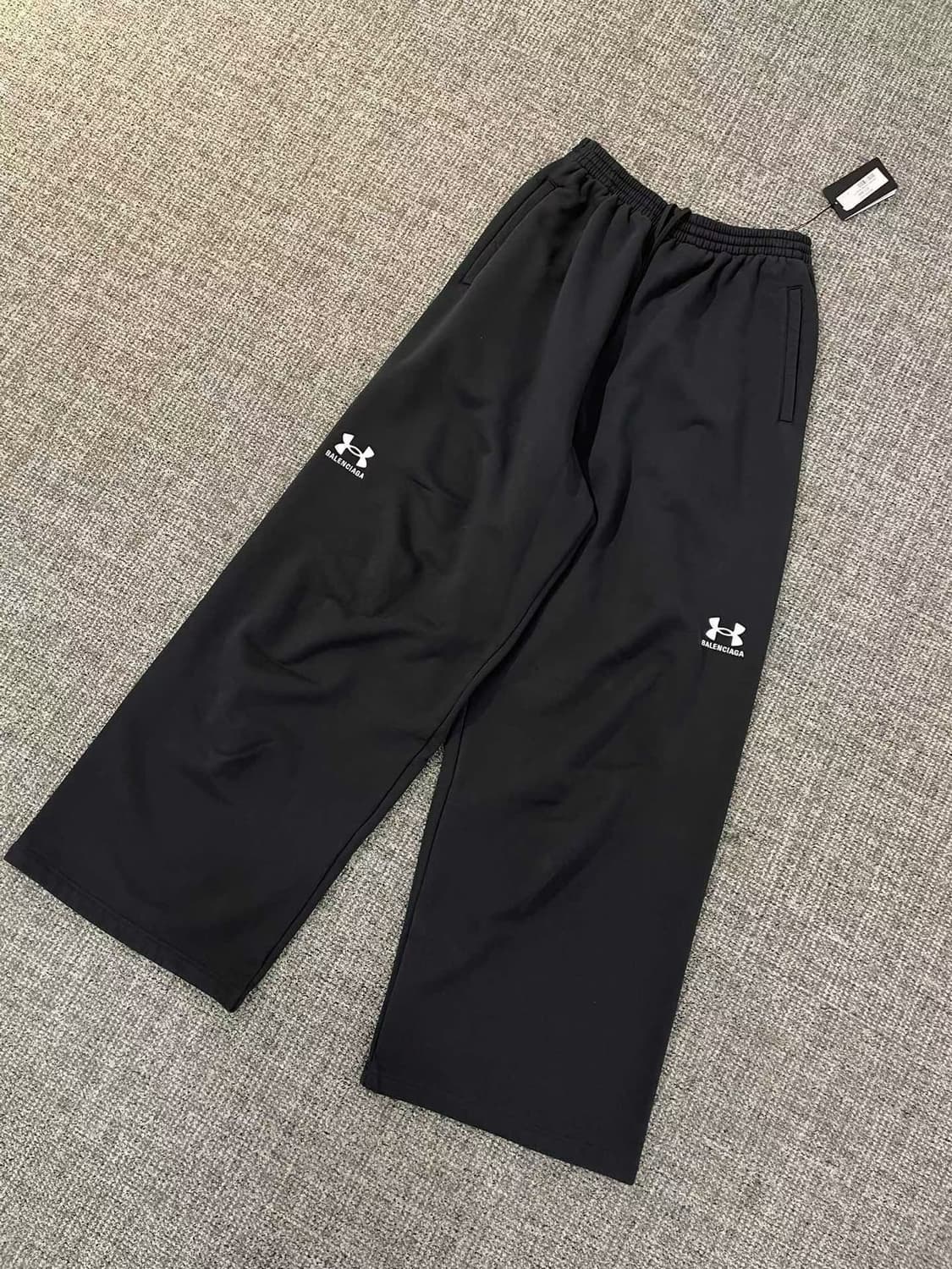 발렌시아가 x 언더아머 배기 스웨트 팬츠  상품이미지3