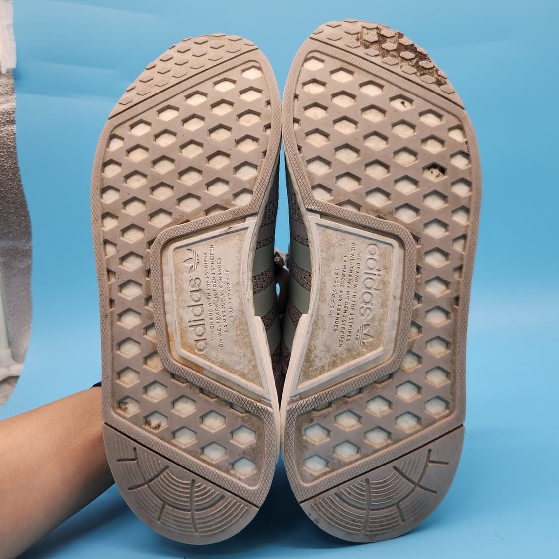 d 아디다스 NMD R1 남성운동화270  상품이미지3
