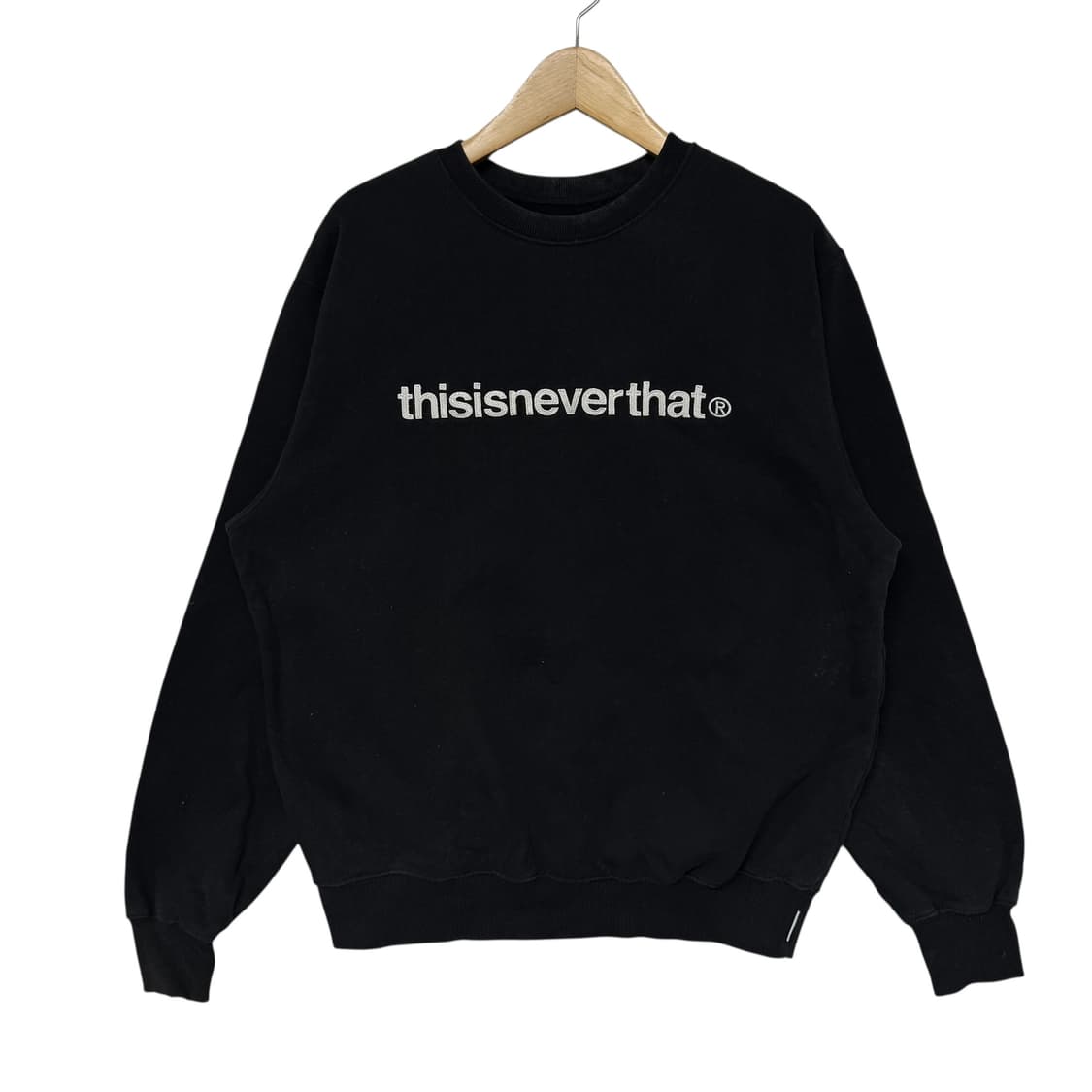 디스이즈네버댓 자수로고 맨투맨 상품이미지1