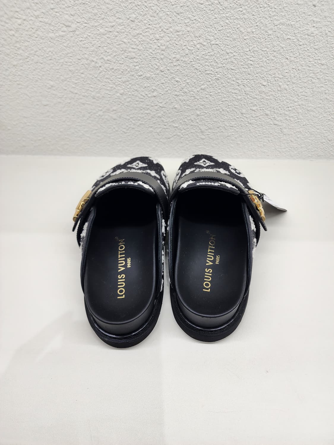 루이비통 1AIDP0 LV 코지 플랫 컴포트 클로그 블랙 37 상품이미지3