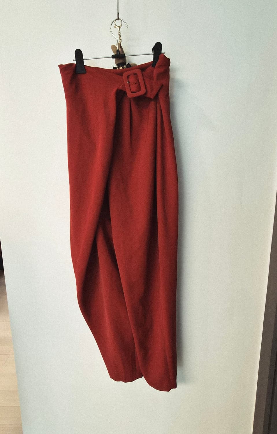 벨티드 랩 스타일 슬랙스 (딥레드) 상품이미지2