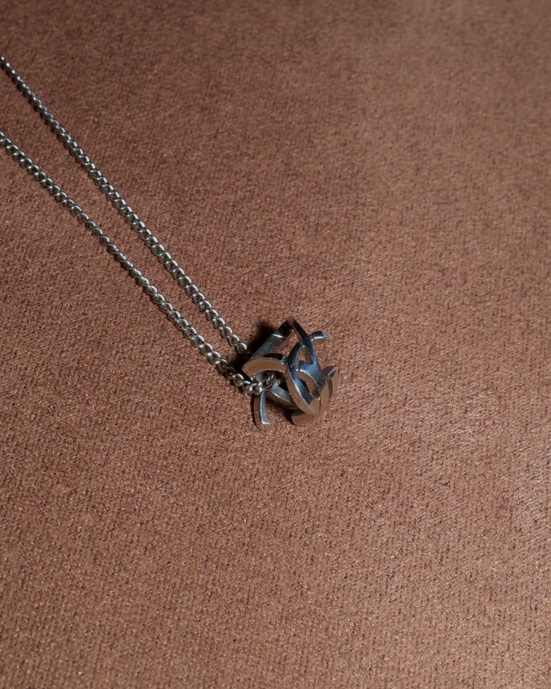 생로랑 모노그램 트위스트 목걸이 네크리스 상품이미지1