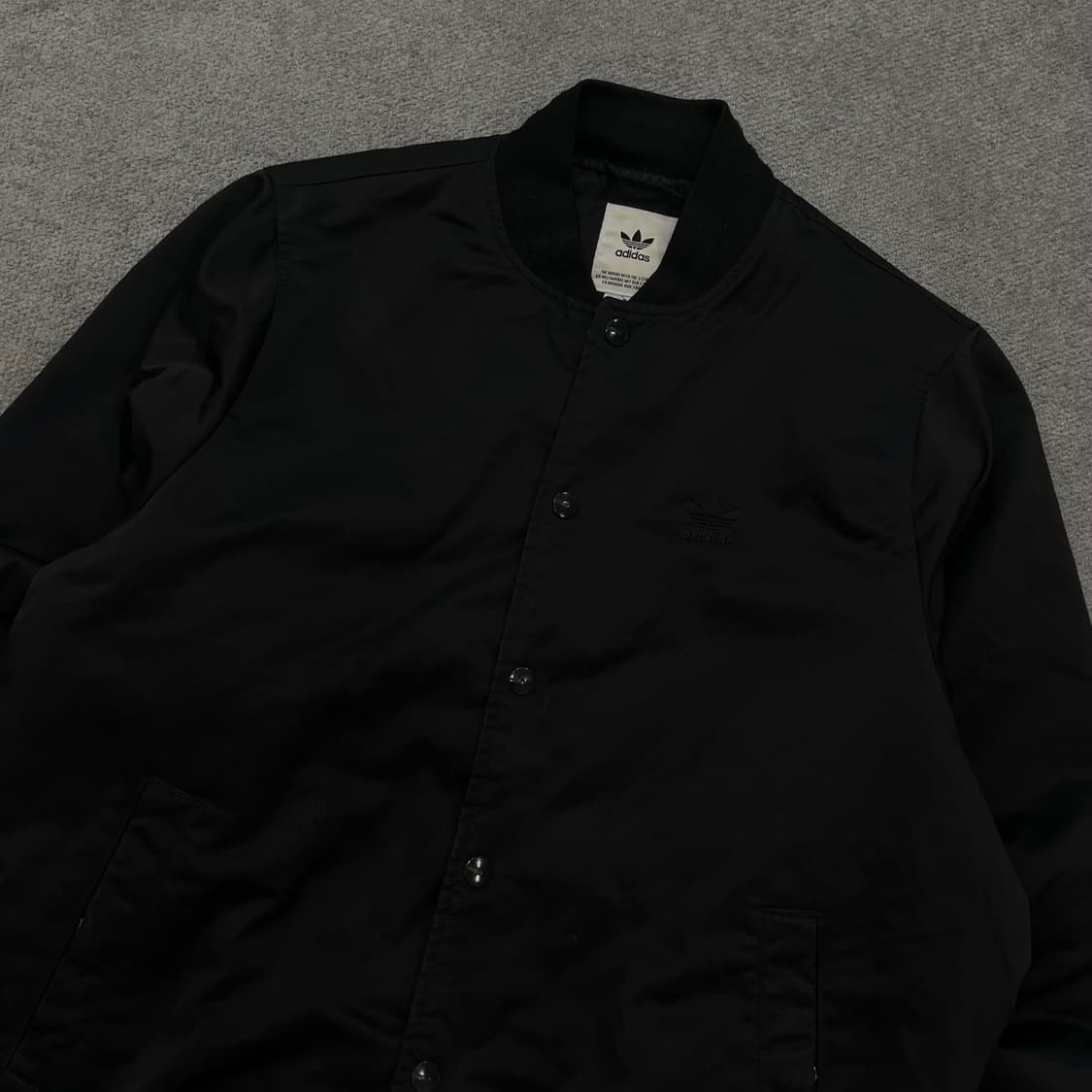 100 아디다스 빅로고 블랙 봄버자켓 상품이미지2