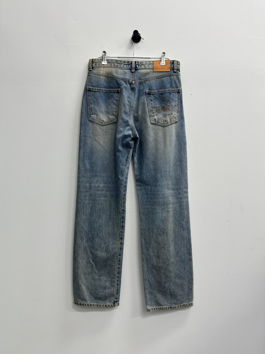 [새상품] CERRIC(세릭) 백 포켓 로고 자수 와이드 데님 팬츠 상품이미지3
