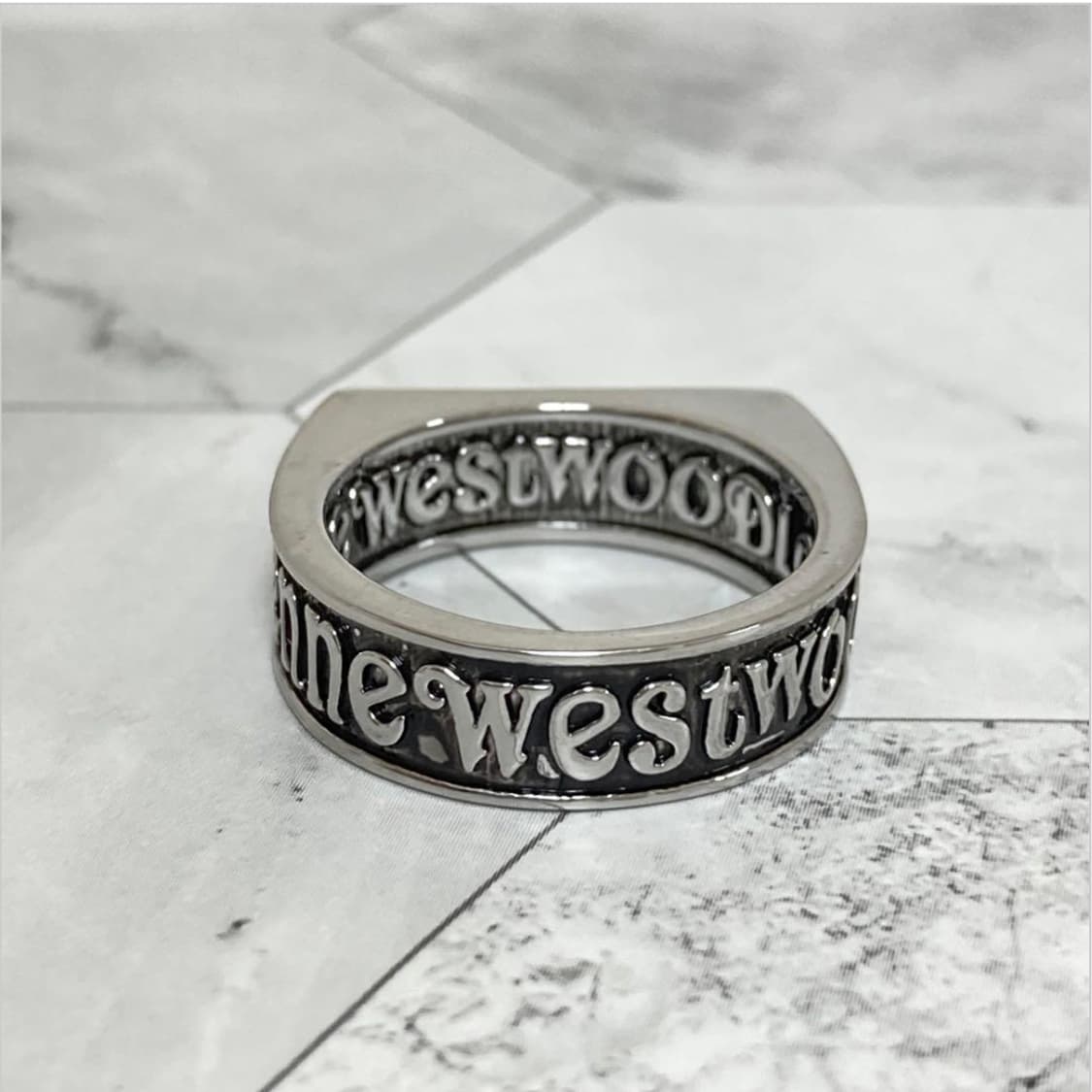 비비안웨스트우드 아카이브 레터링 각인 크리스탈링 반지 상품이미지3