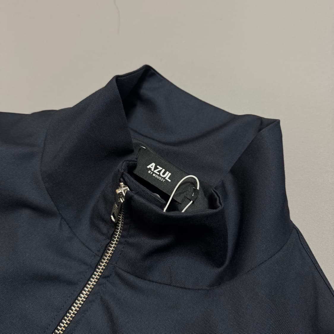 AZUL by moussy 네이비컬러 더블 집업 하이넥 블루종 자켓  상품이미지3