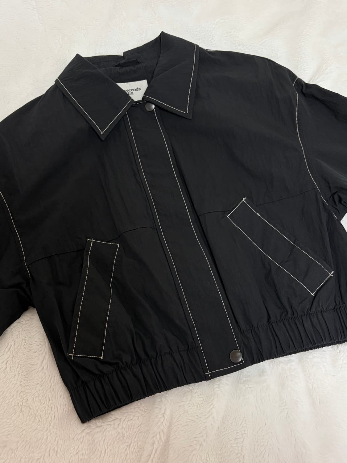 [정가 69,900원/1회 착용] 에잇세컨즈 스티치 집업 점퍼 블랙 XS 상품이미지3