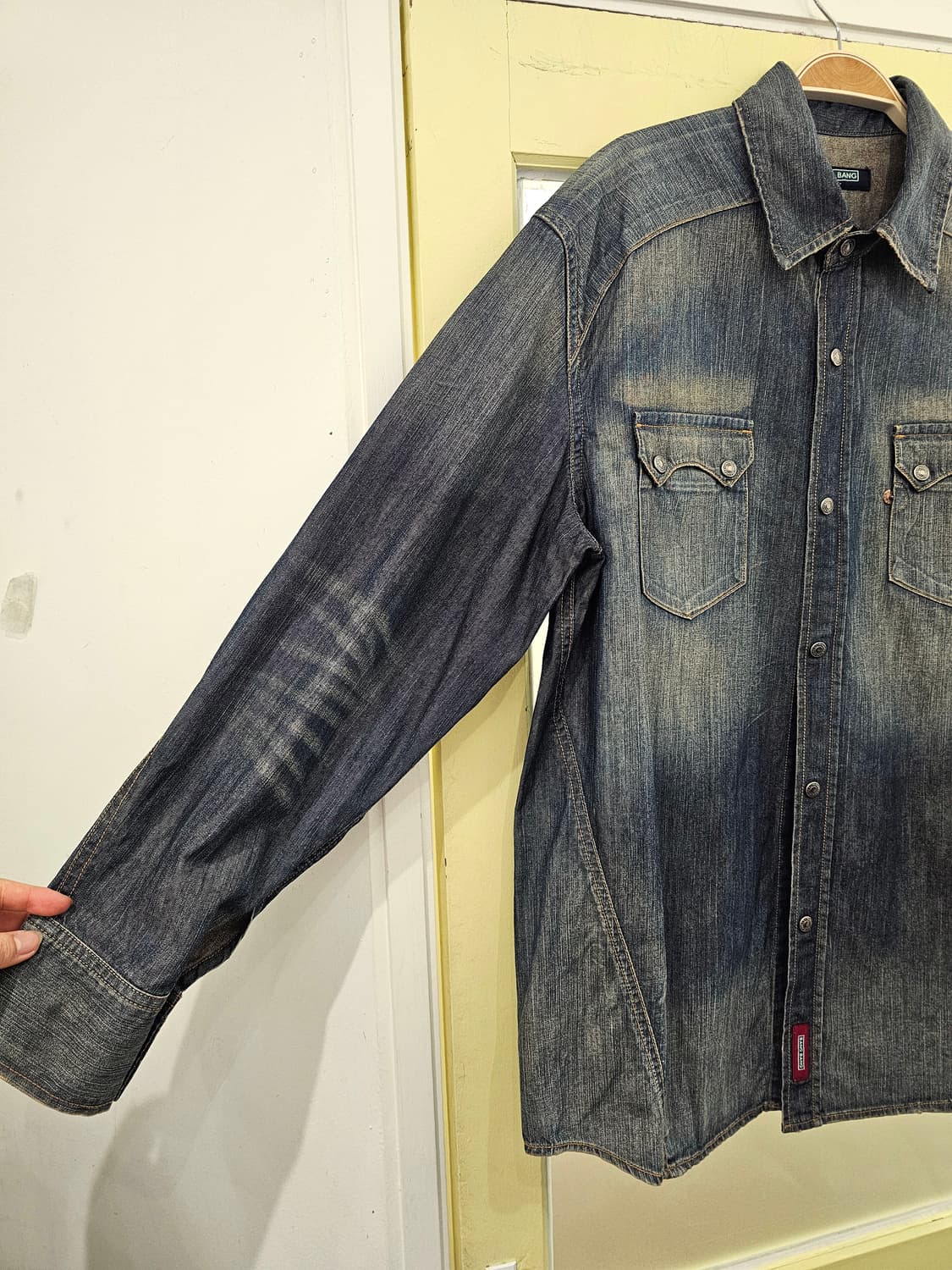 Bangbang 워싱 절개 데님셔츠 상품이미지3