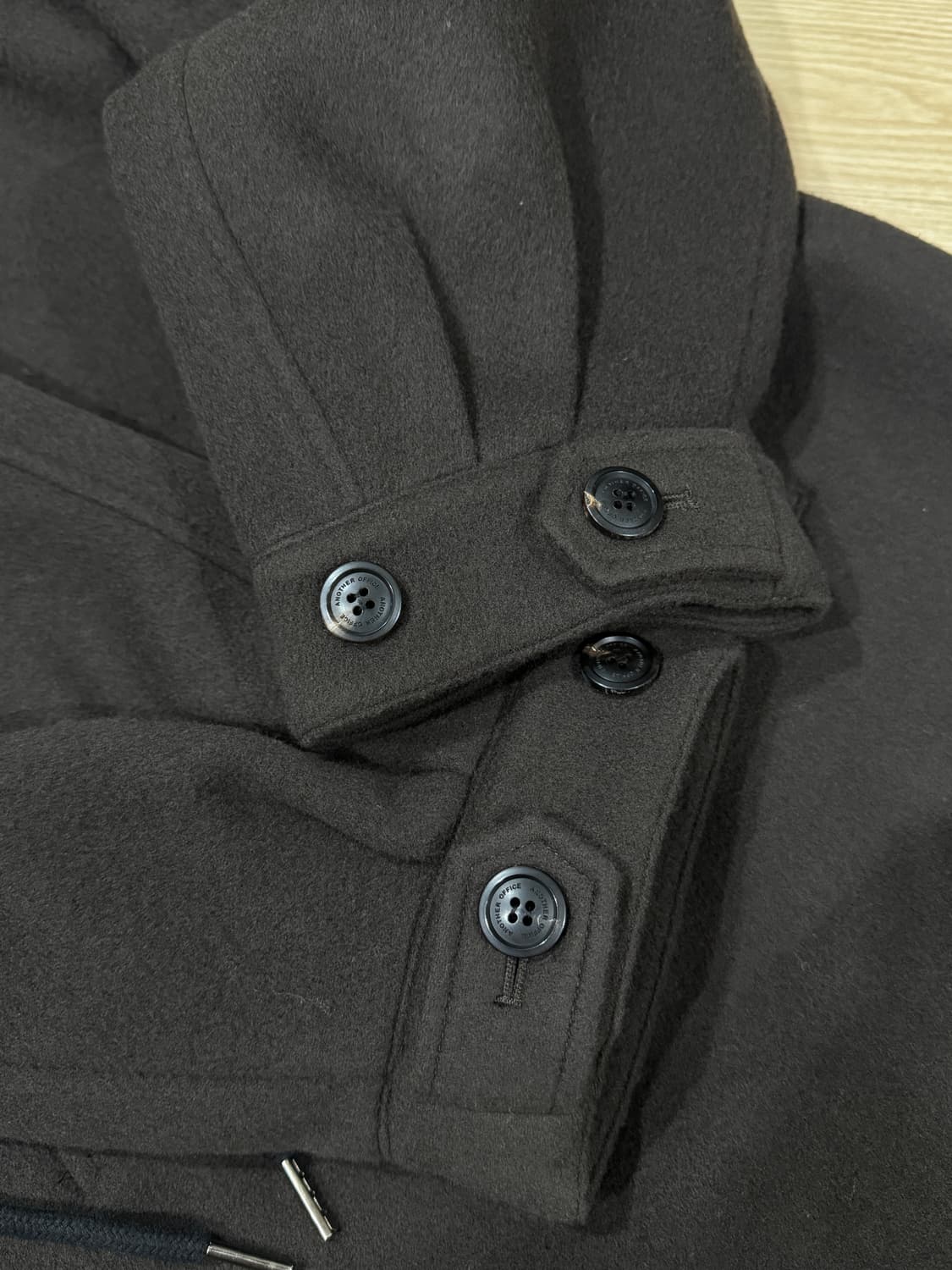 [2] 어나더오피스 25aw 라이브러리 울 모즈 코트 차콜브라운 상품이미지4