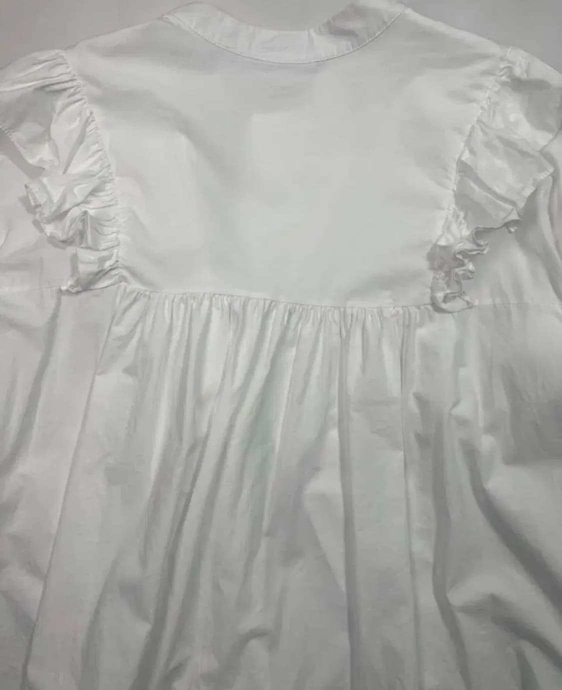 buttonless frill shirt 프릴 셔츠 상품이미지7