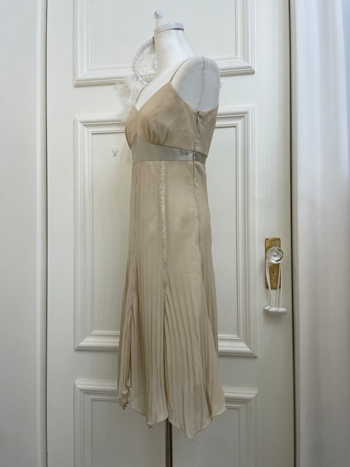 beige bust shirring lace pleats fairy op 상품이미지2