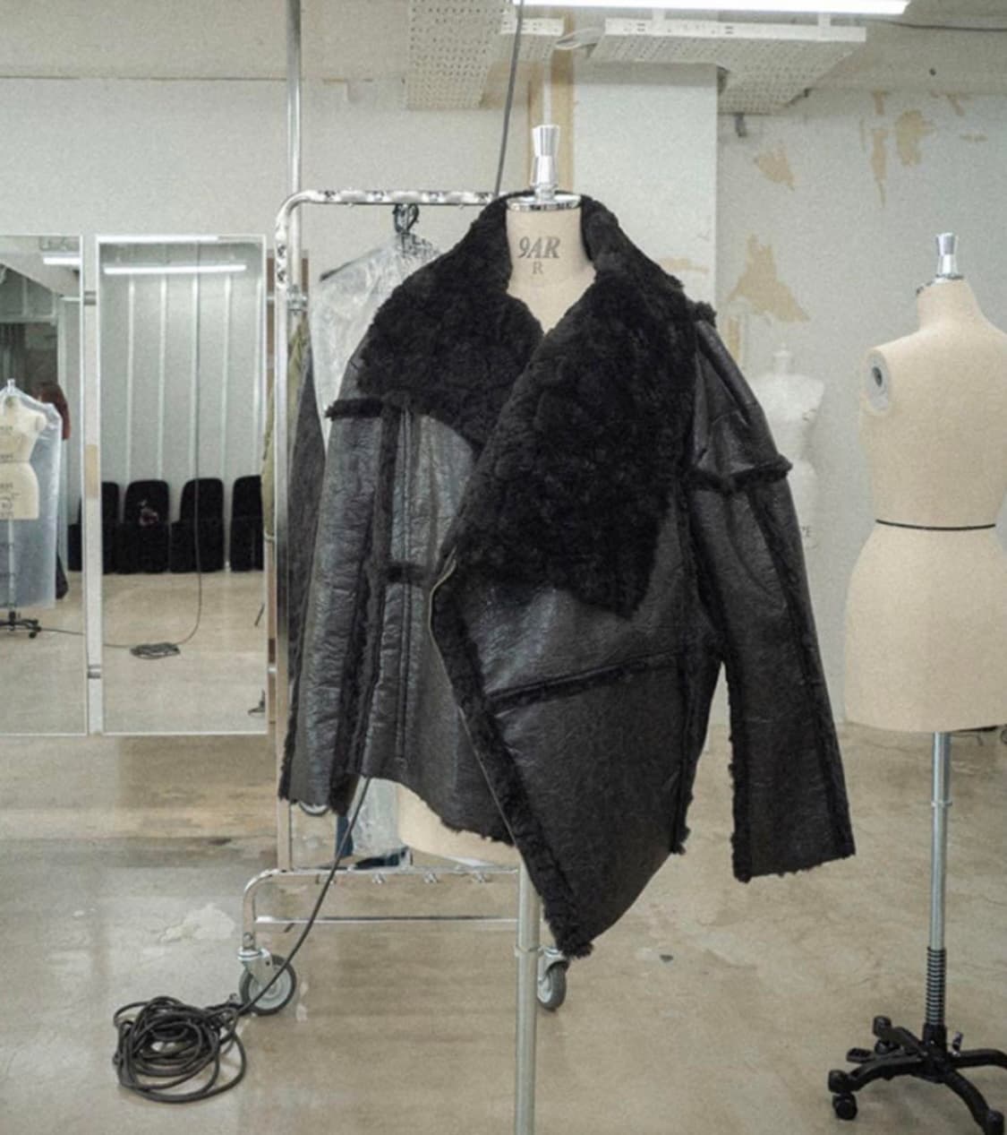 PERVERZE 퍼버즈 테디 무스탕 리버시블 퍼코트 상품이미지1