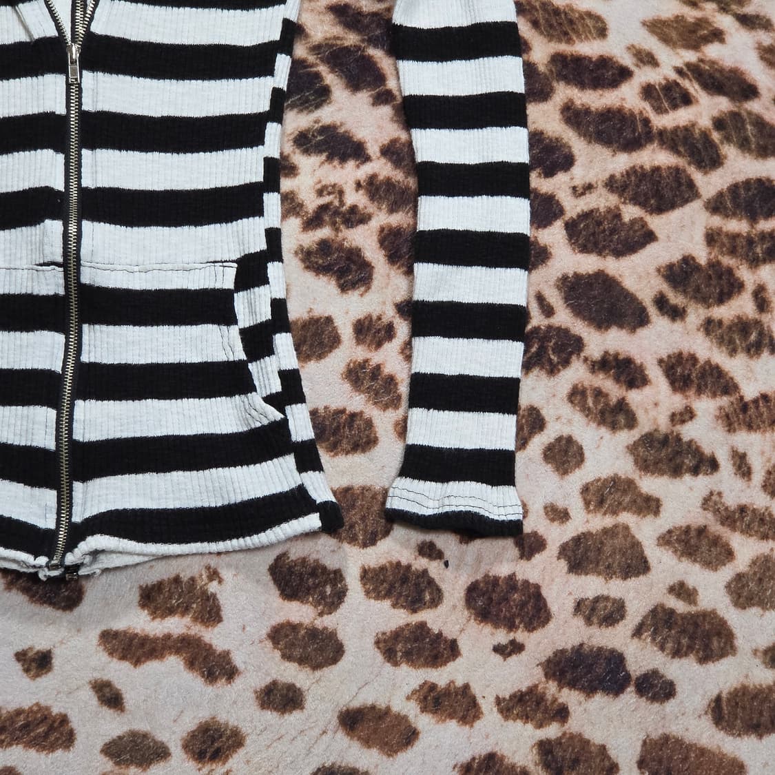 골지 스트라이프 레이어드 니트 후드집업 상품이미지4