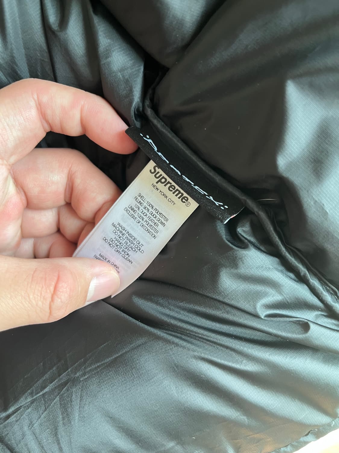 L사이즈 슈프림 700-필 다운 라이트웨이트 퍼퍼 자켓 블랙 - 24FW 상품이미지8