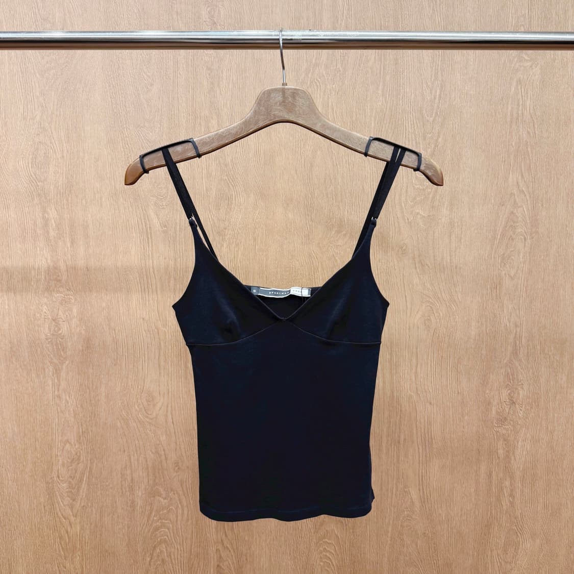 막스마라 스포트막스 슬리브리스 나시 브이넥 슬림핏 스트랩 탑 블랙 상품이미지2