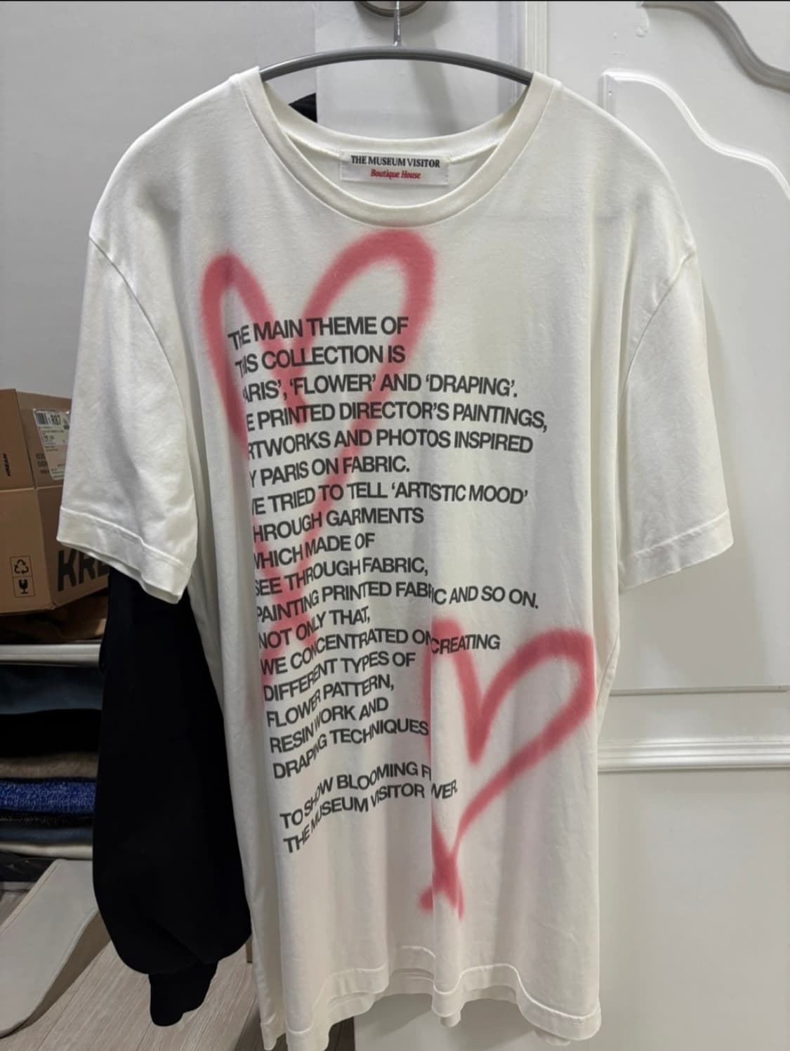 더뮤지엄비지터 하트 스프레이드 반팔 티셔츠 2사이즈 상품이미지2