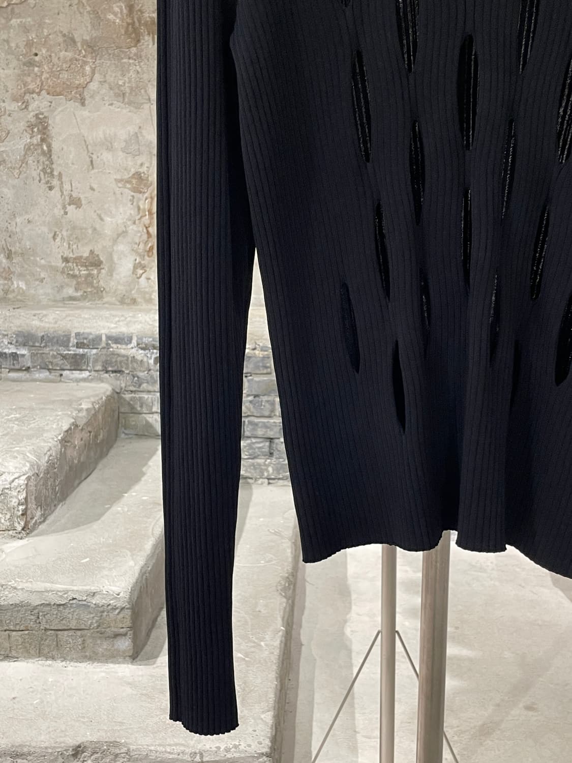 디온 리 블랙 컷 아웃 골지 니트 상품이미지4