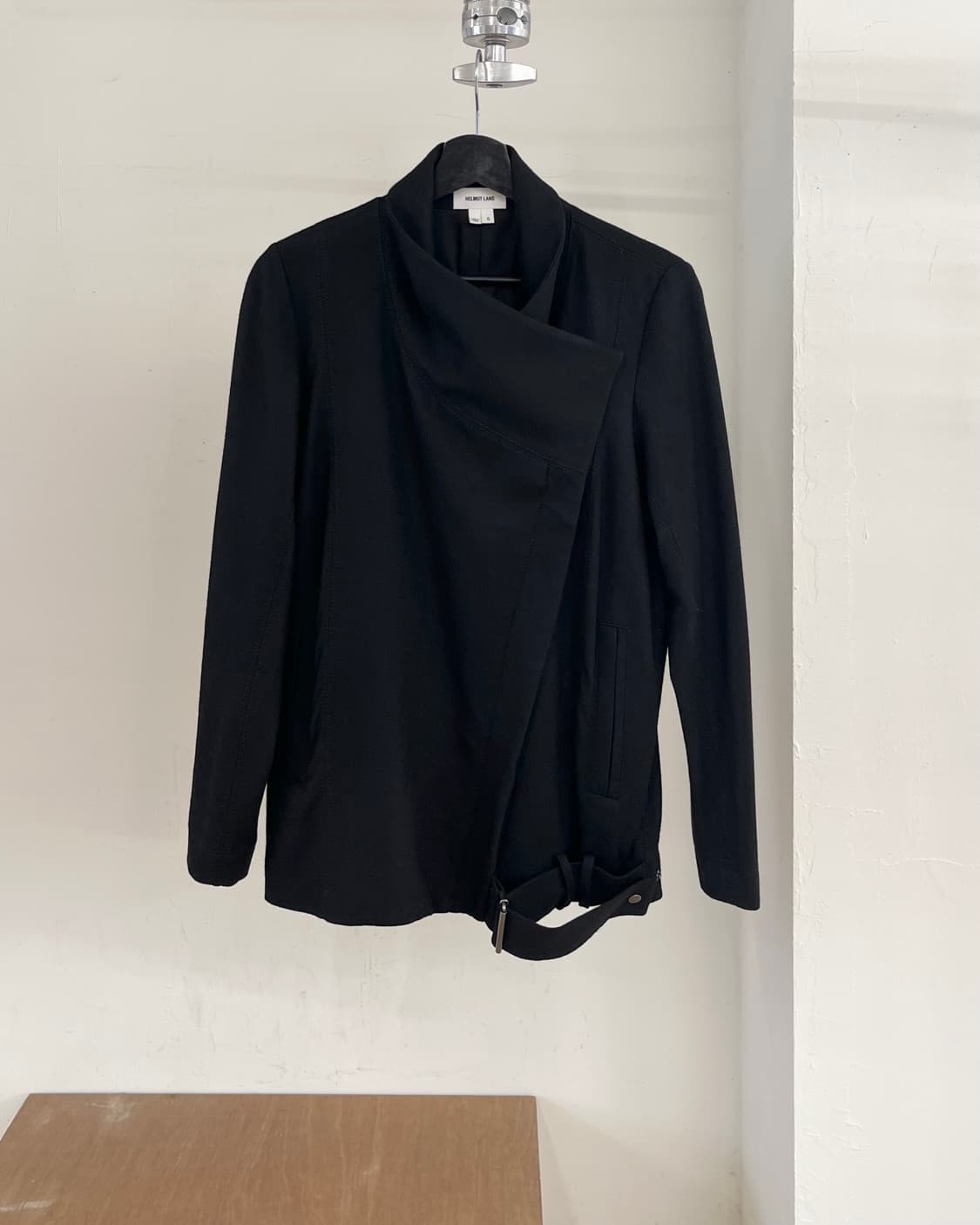 핼무트랭 블랙 에이시메트리컬 울 자켓 상품이미지1