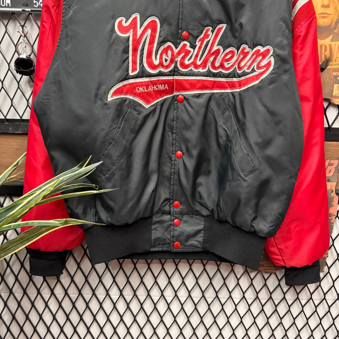 90s USA VINTAGE 바시티 자켓 자수 포인트 블랙 레드 배색 상품이미지4