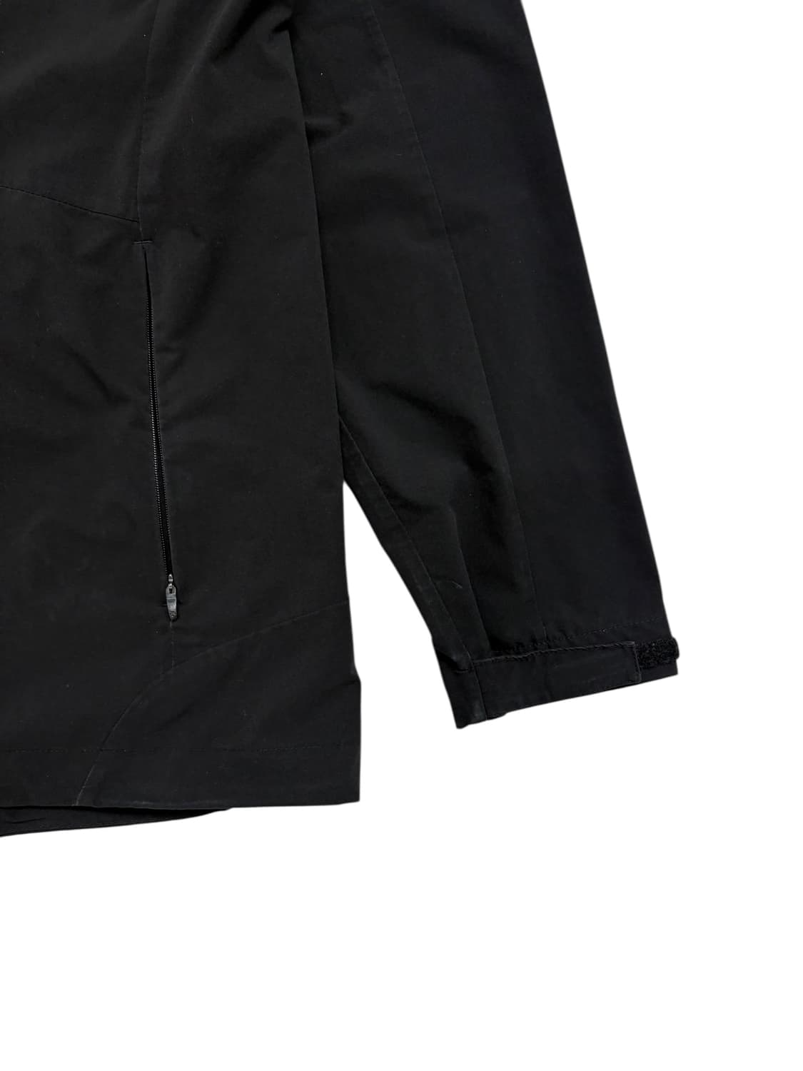 데상트 후드 바람막이 블랙 상품이미지3