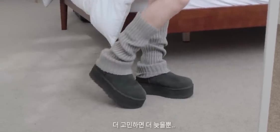 UGG 스웨이드 레더 미니 플랫폼 부츠 (클래식 울 트라 미니) 250m 상품이미지5