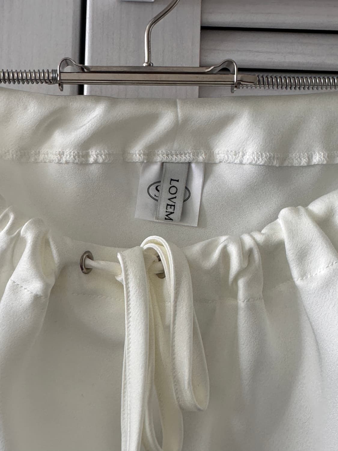 러브마이산타 새틴 롱 스커트 화이트 상품이미지3