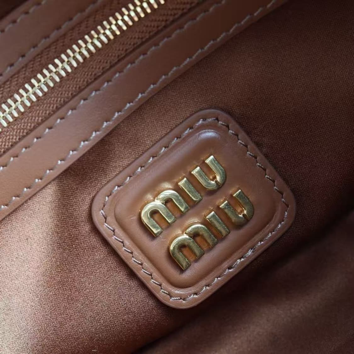 미우 미우 아르카디 레더 미니 백 꼬냑 상품이미지3