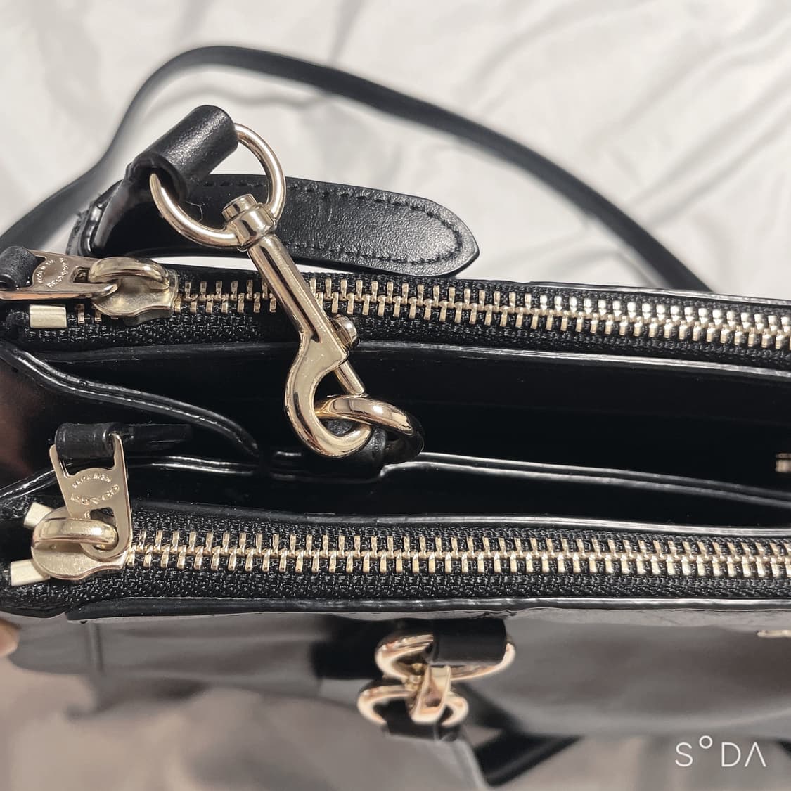 코치 숄더백 블랙 상품이미지8