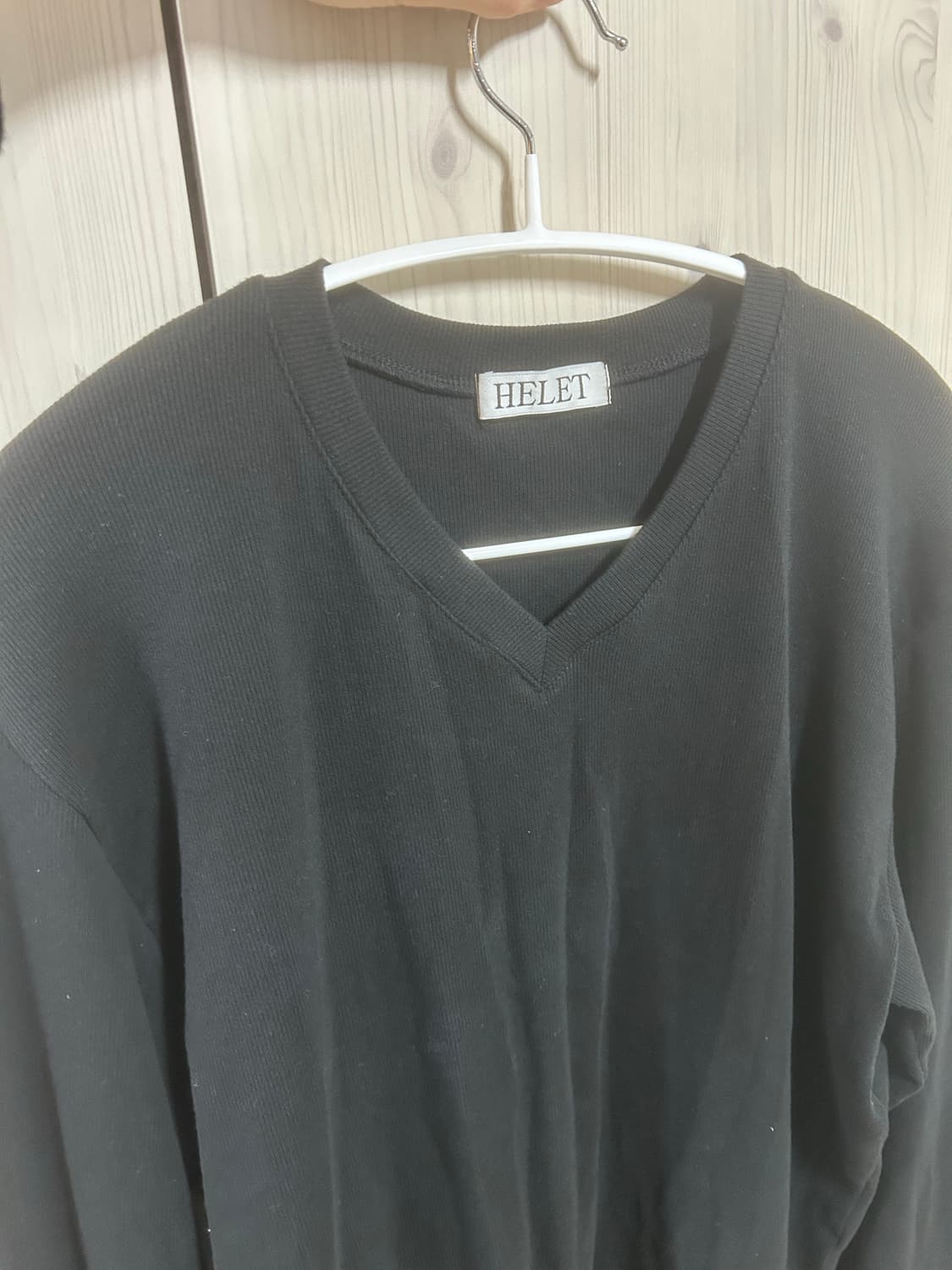 헬렛 브이넥 롱슬리브 (Black) S 상품이미지1