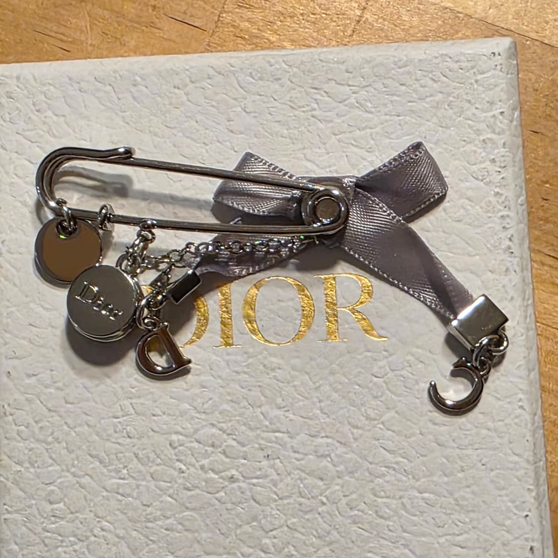 디올 y2k감성 리본 옷핀 브로치 키링 챰 상품이미지2