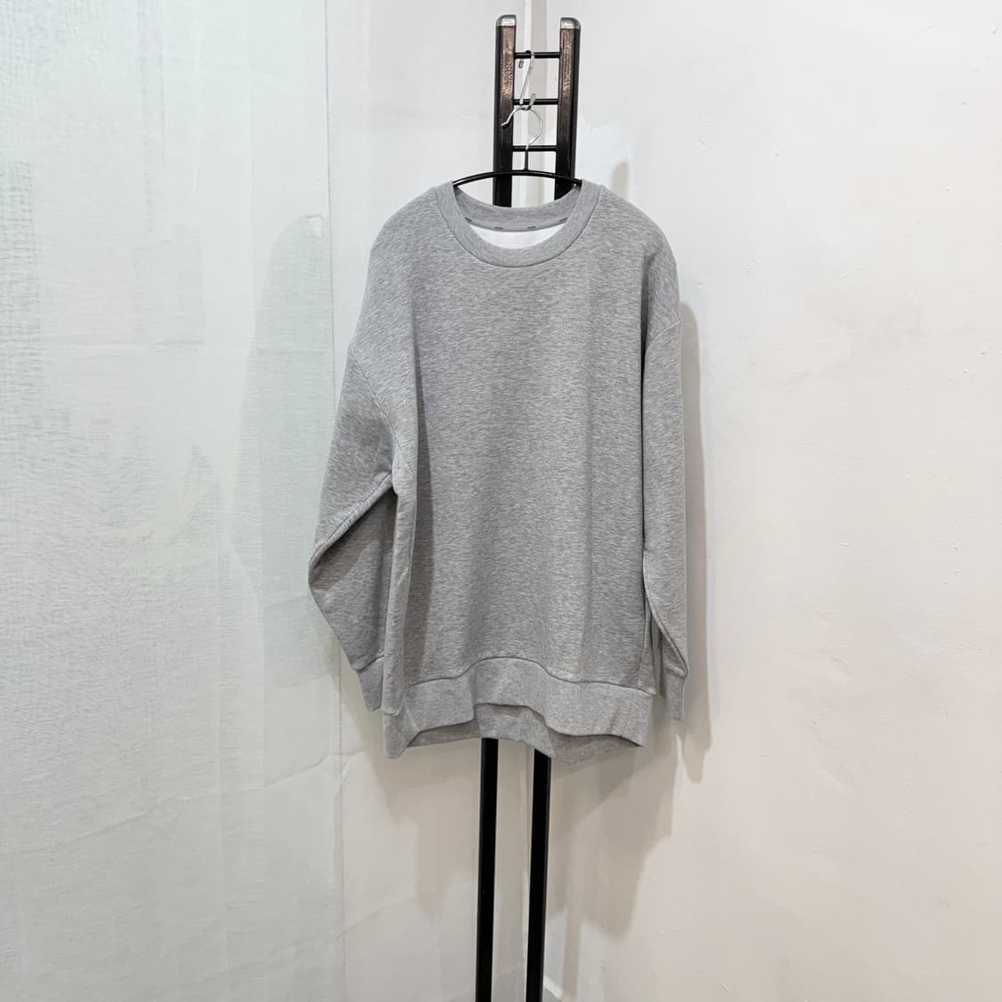 (6)안다르 andar 찰랑 회색 그레이 맨투맨 오버핏 4068 상품이미지1