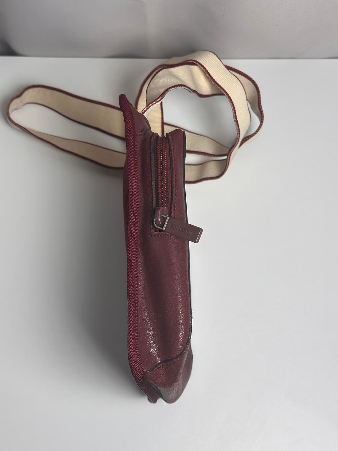 미우미우 버건디 레더 & 패브릭 크로스바디 백 unisex 상품이미지4