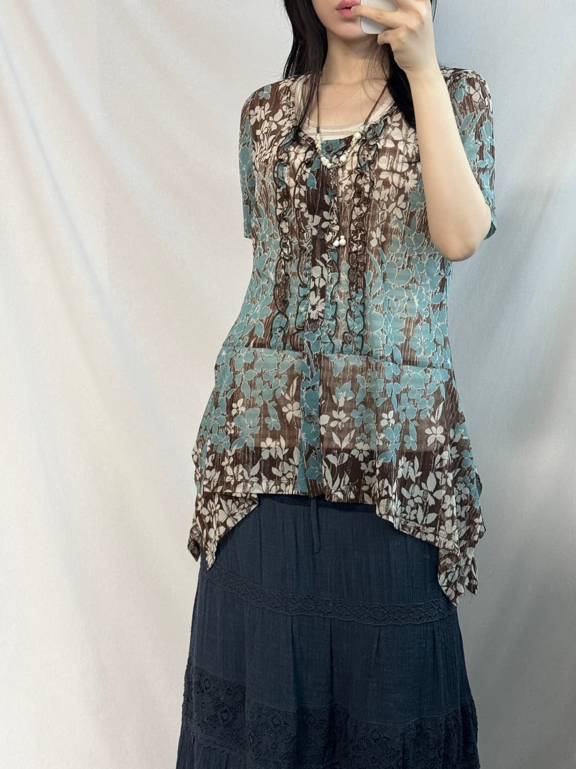 러플 플라워 패턴 언발 트임 블라우스  상품이미지6