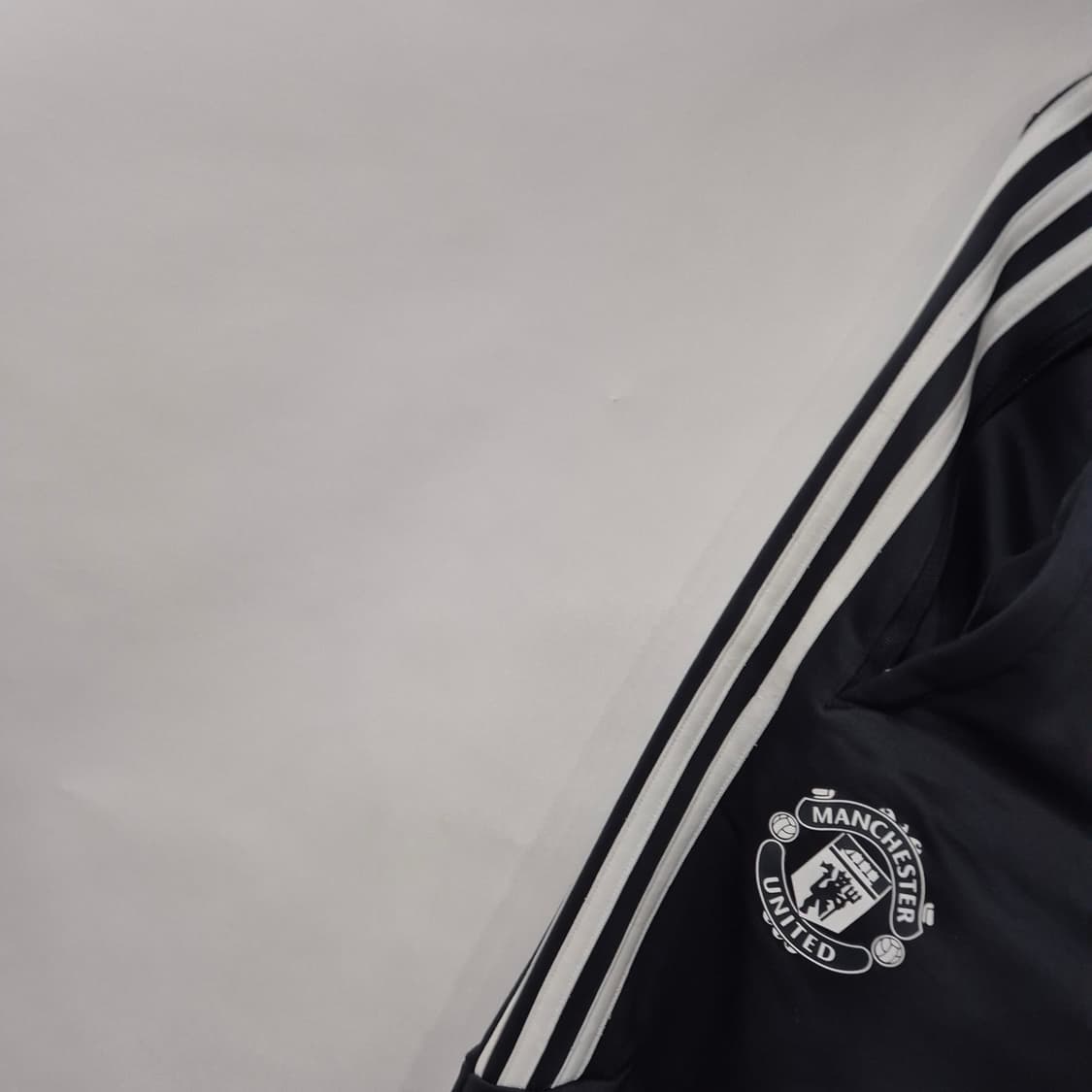 아디다스 맨유 트레이닝 팬츠 남성30 상품이미지3