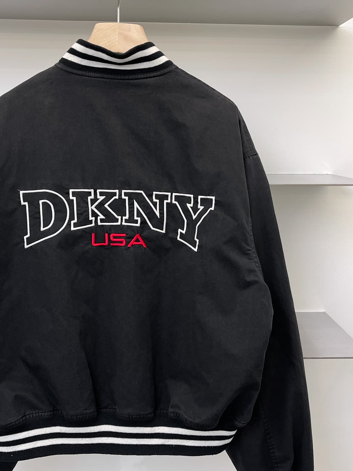 Dkny 백 로고 쇼트 봄버 자켓 상품이미지1