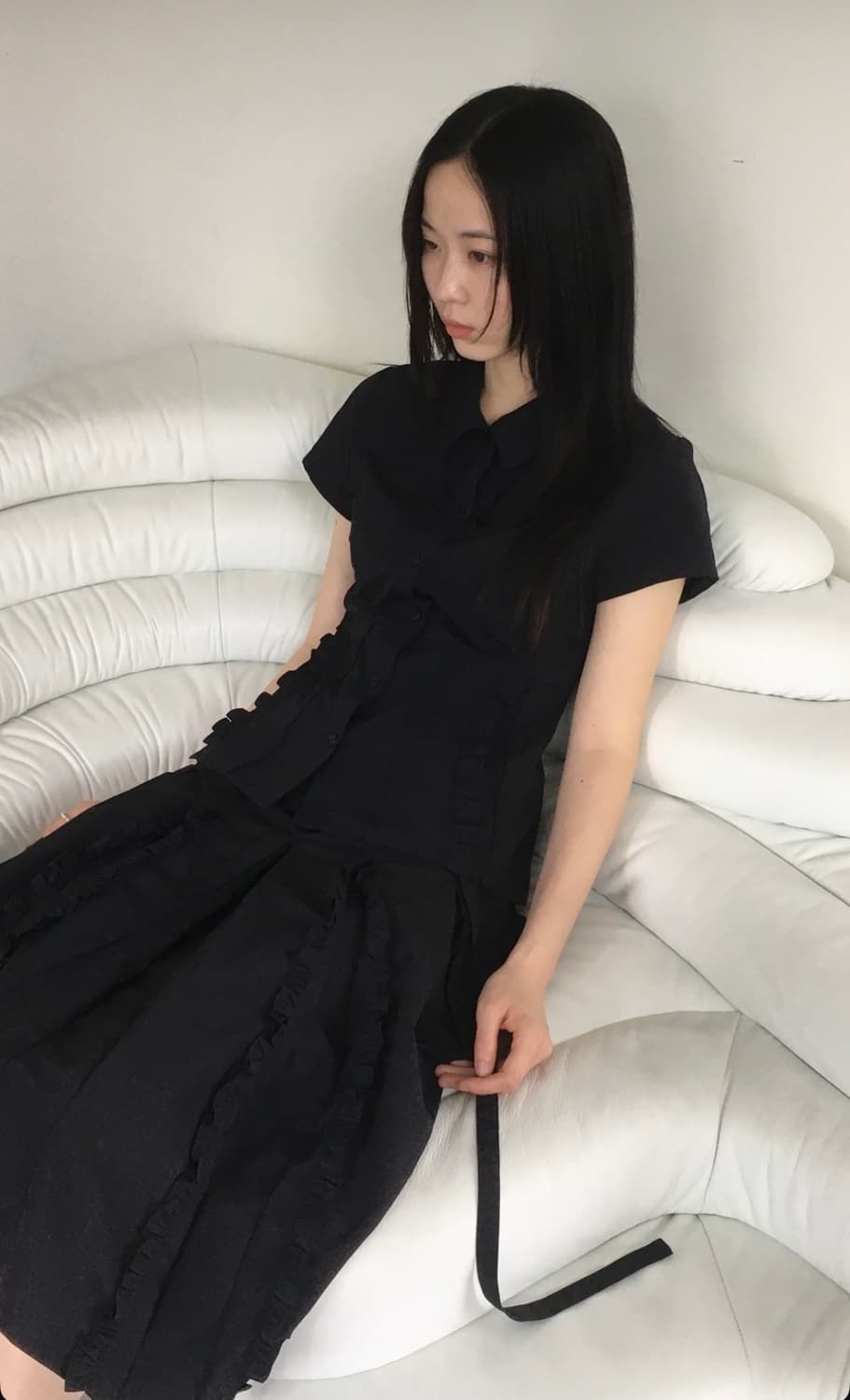 바하윤 BAHAYOON  러플 반팔 셔츠 블랙 상품이미지2