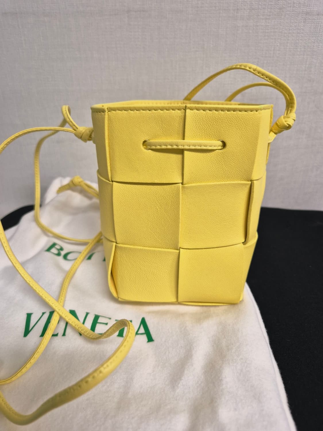 (새상품급)보테가베네타 카세트 버킷백 상품이미지4